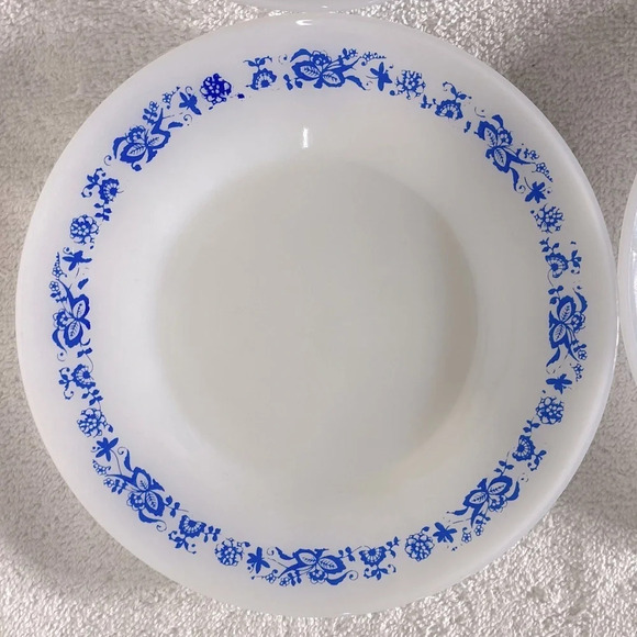 Vintage Termo-Rey Milk Glass Salad Plates W  Blue Floral Pattern x4 - Picture 6 of 9